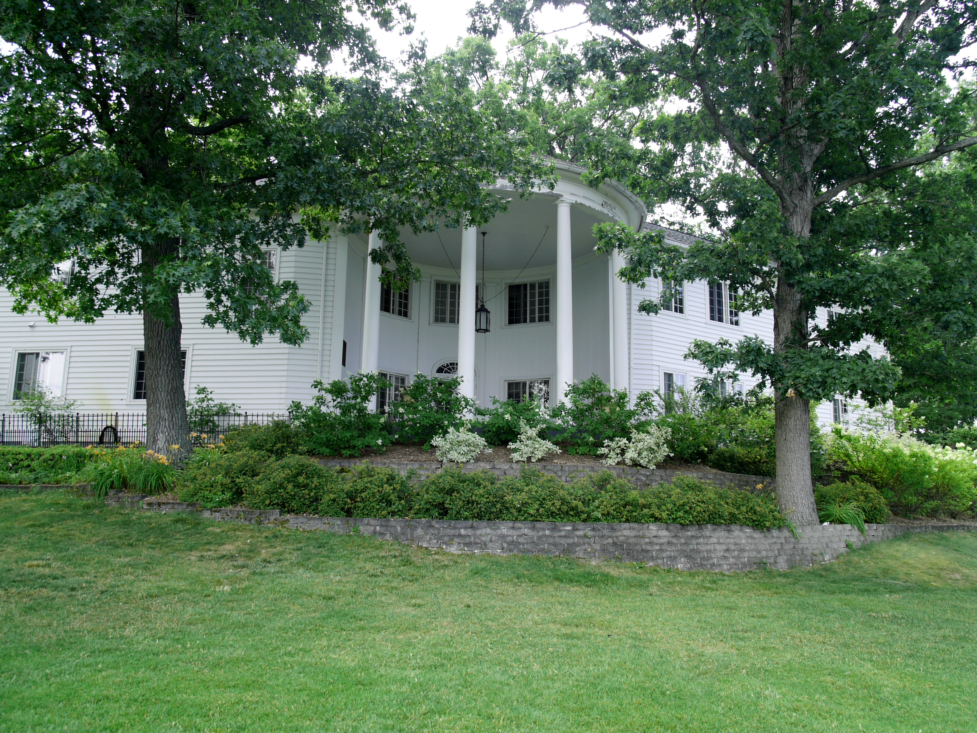 Sunshine Lodge Historic Hotel