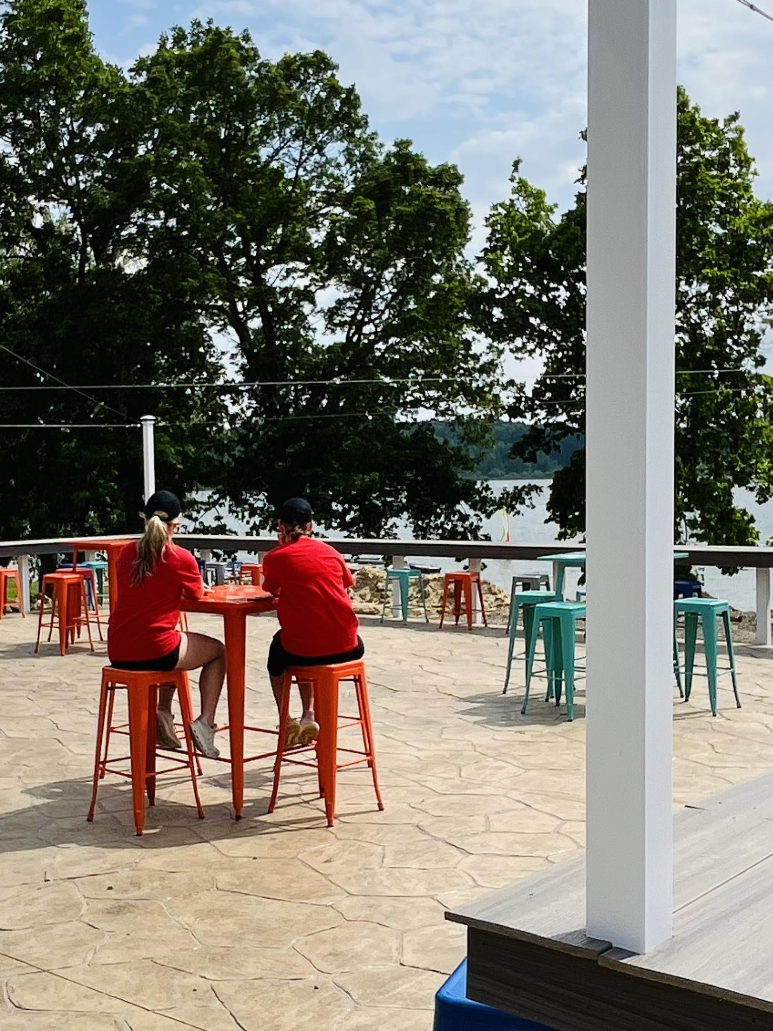 Cozy Lakeside Café